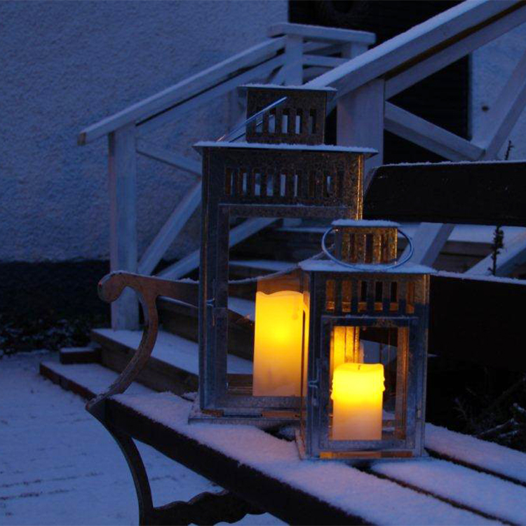 Battery operated candle with twilight sensor