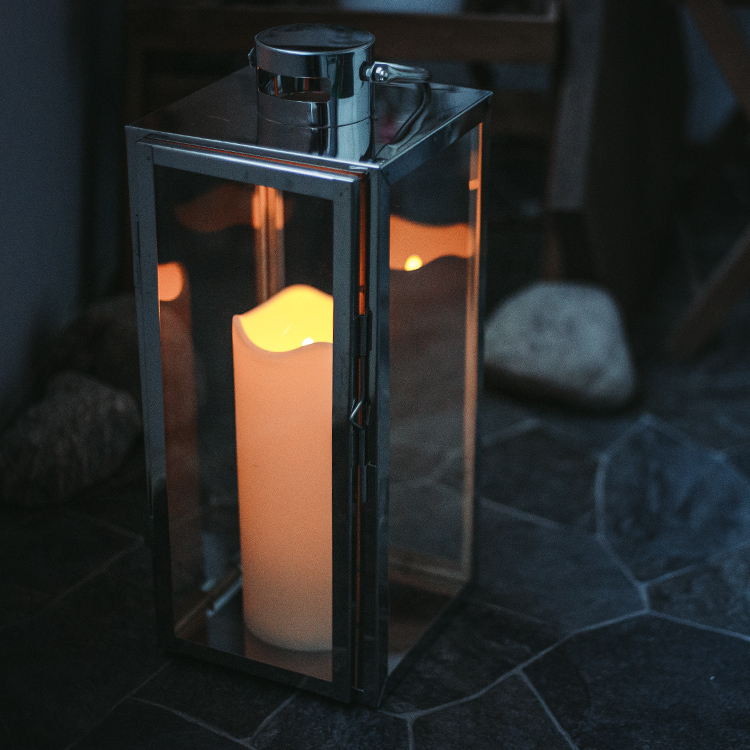 Battery powered candle with darkness sensor