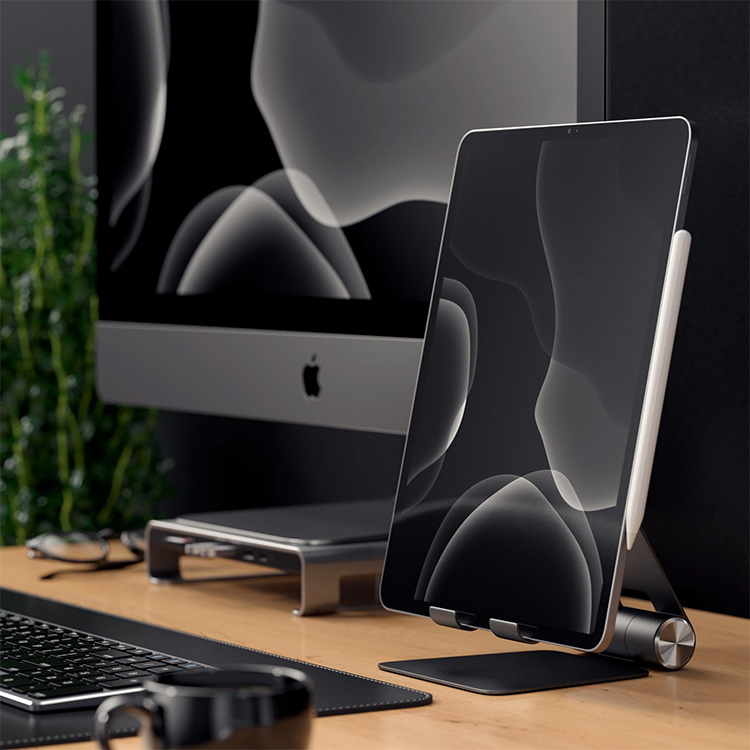 Foldable iPad stand