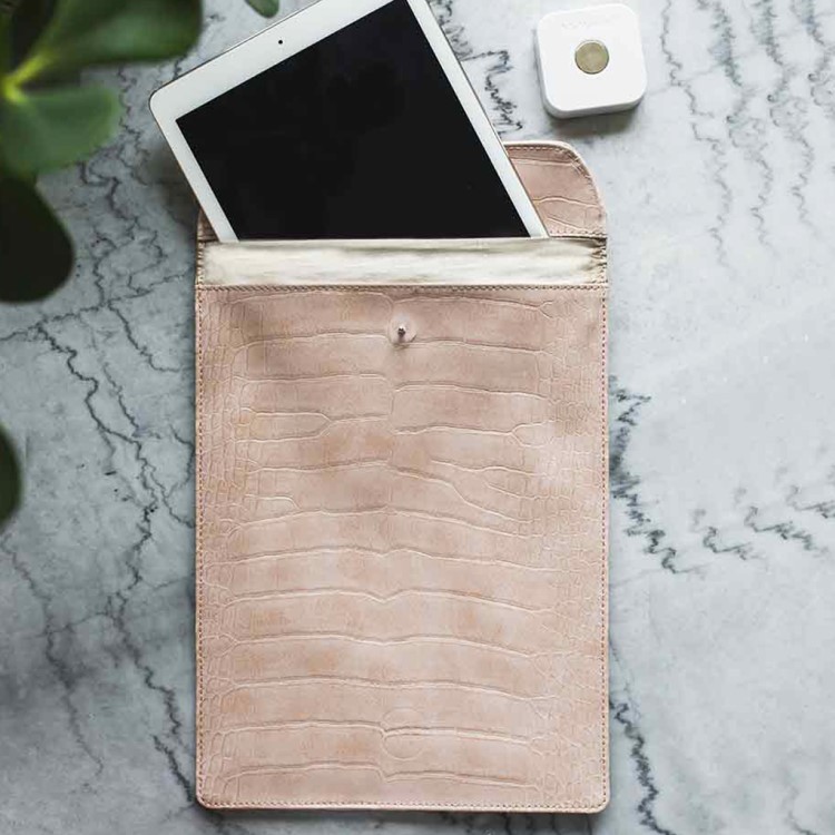 Signal blocking iPad case with lock