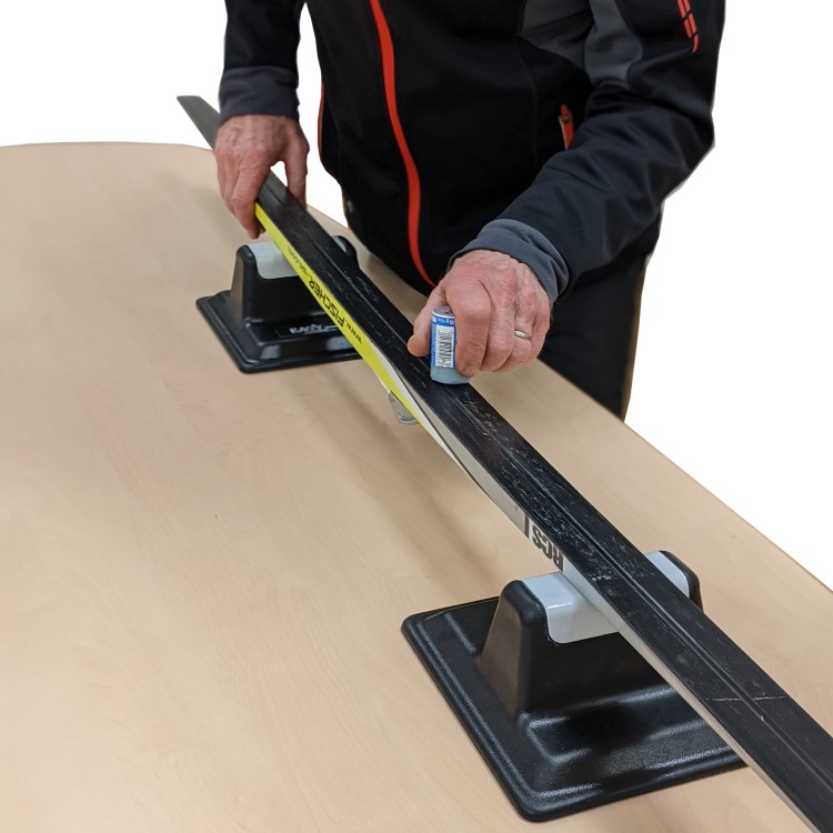 Portable wax stand for cross-country skis