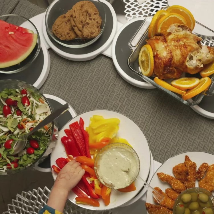 Rotating serving belt