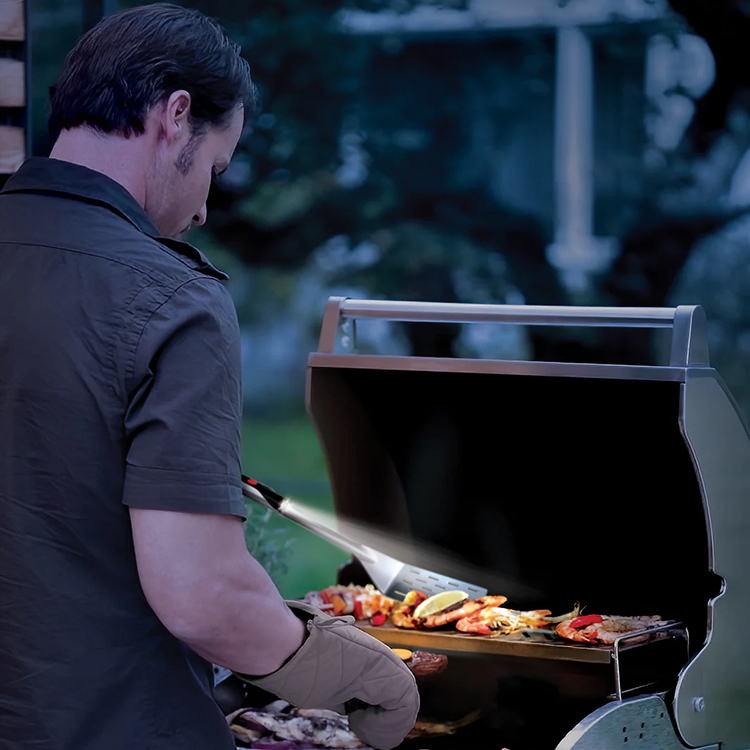 Barbecue tools with torch
