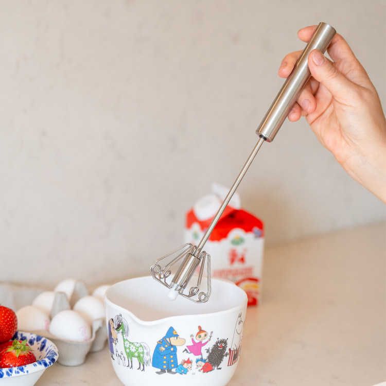 Semi-automatic hand whisk
