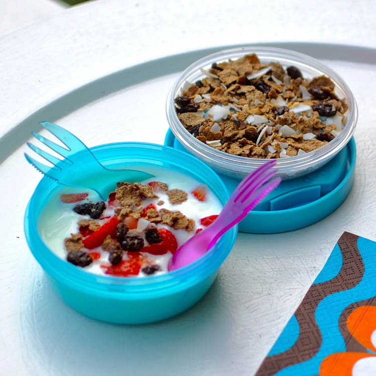 Yoghurt cup with a cooling lid