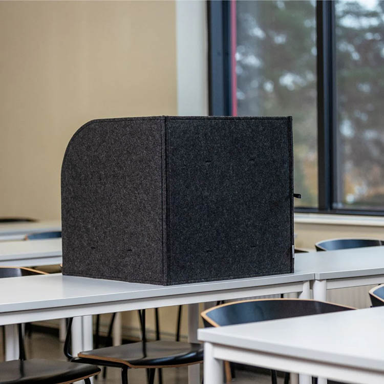 Sound-absorbing table screen