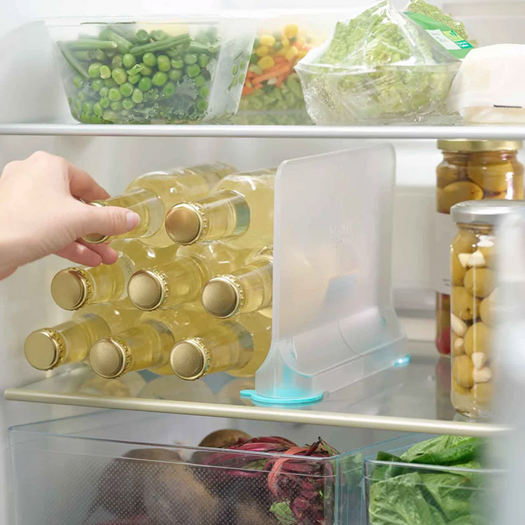 Shelf divider for the fridge