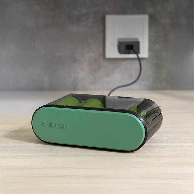 Universal battery charger, GP ReCyko