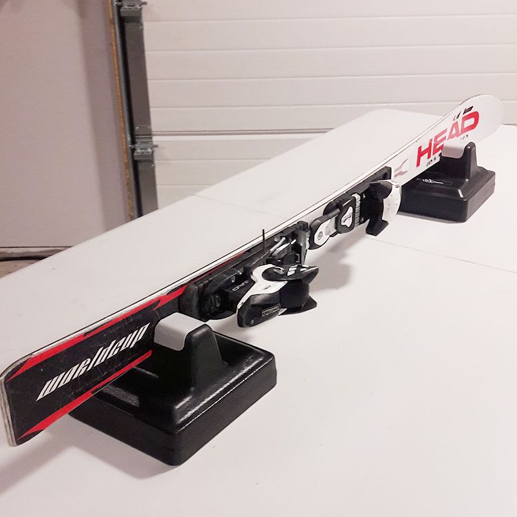 Portable waxing rack for alpine skis