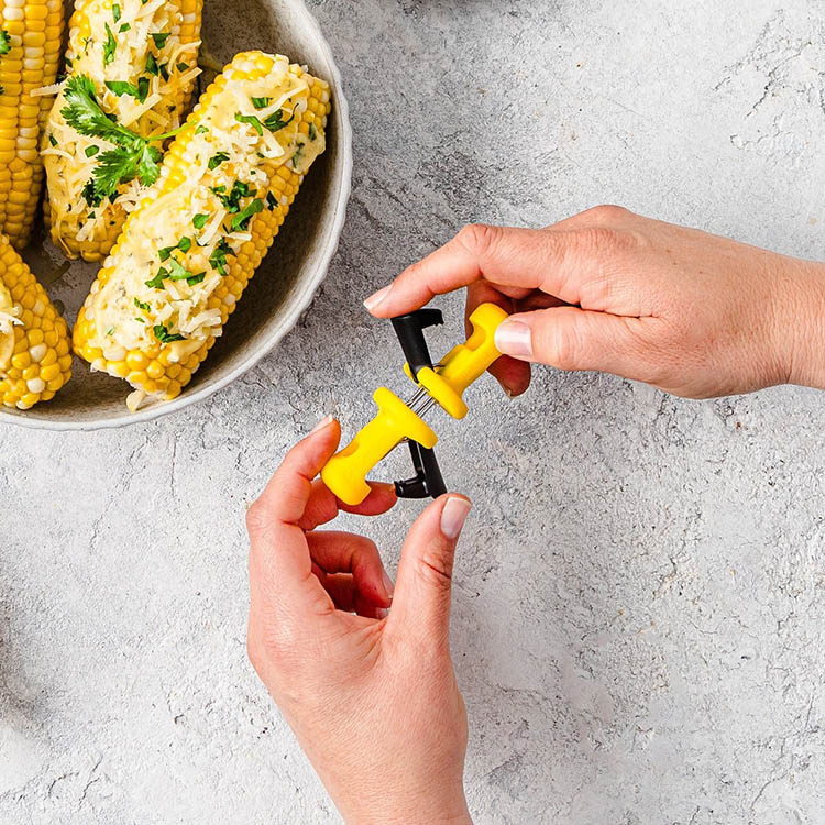Corn holder with locking function 4-pack