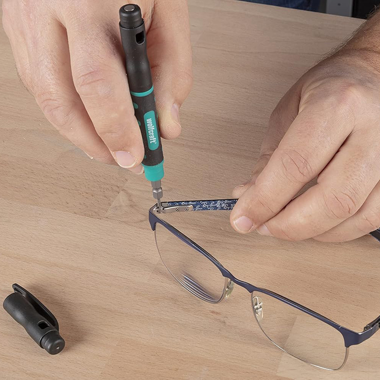 Precision screwdriver with 4 bits