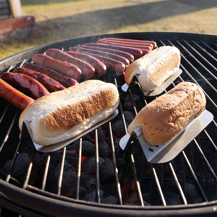 Hot dog bun toaster for the grill