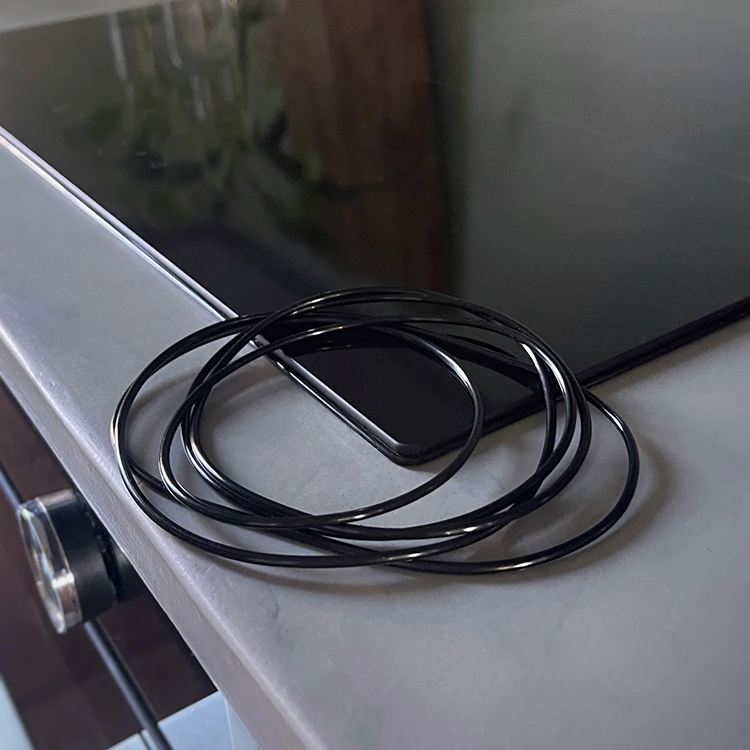 Silicone bands for hob