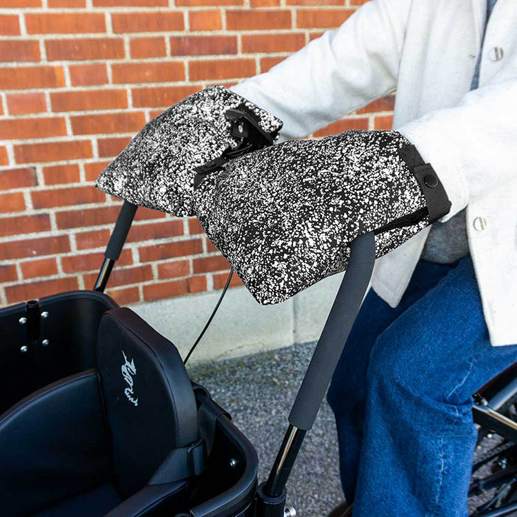 Handlebar mitts for cargo bikes