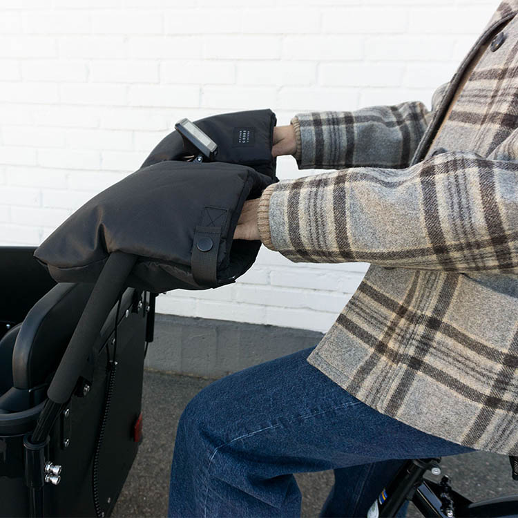 Handlebar mitts for cargo bikes