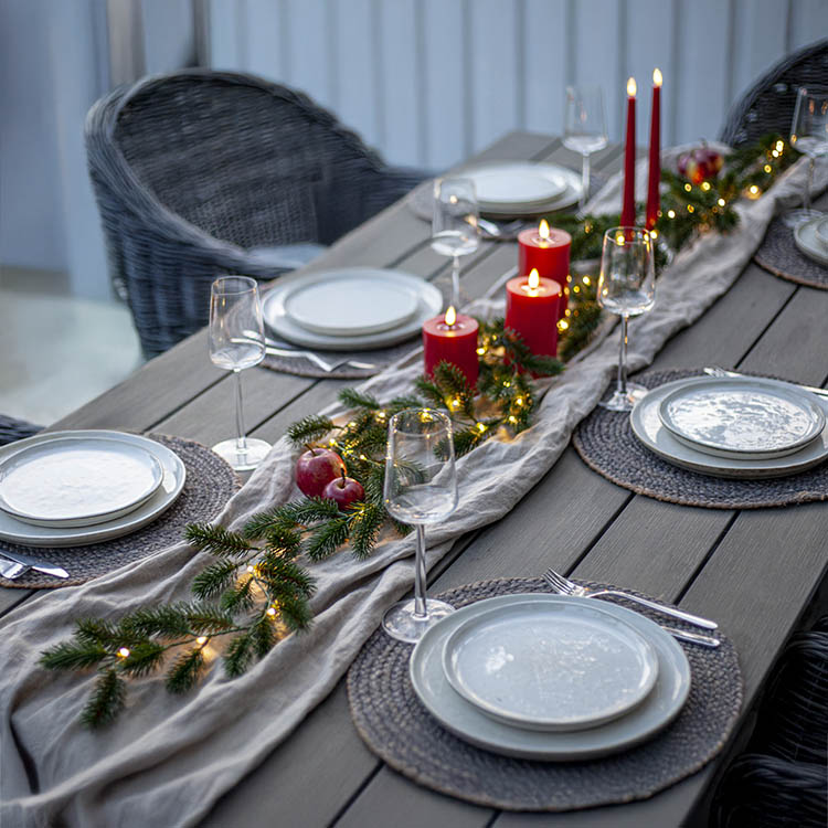 Battery-powered pine LED garland 