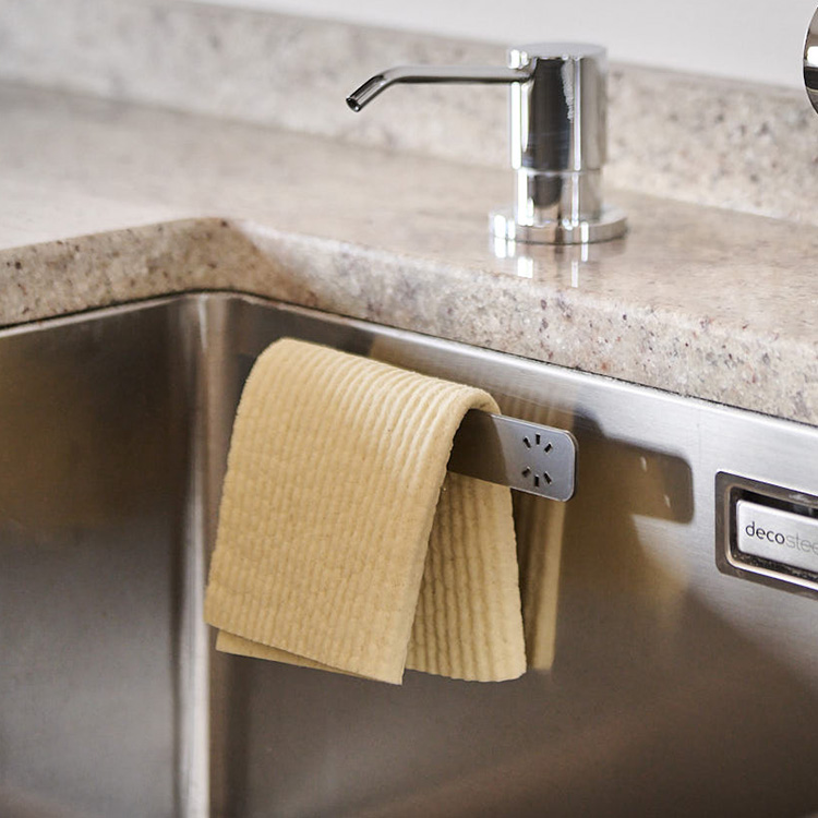 Magnetic dishcloth holder with dishcloths