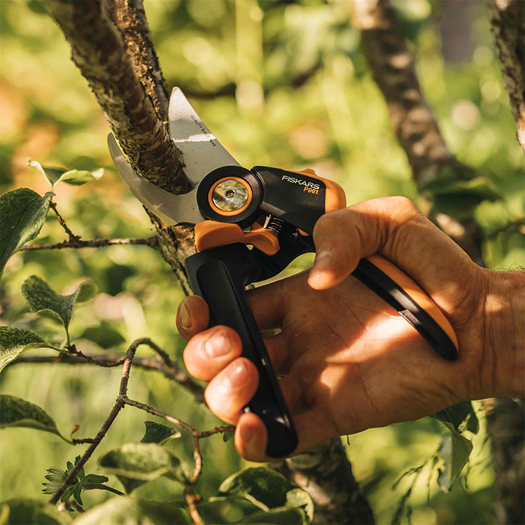 Bypass pruner, Fiskars