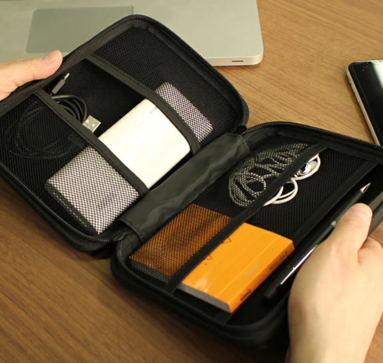 Travel Accessories Bag, LARGE HARD SHELL CASE, 21,4 x 6 x H 15 cm, Nähe