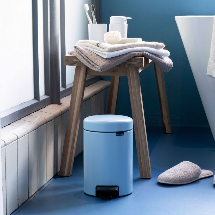 Trash Can / Pedal Bin, 3 L, BRABANTIA NEWICON, Ø 17 x H 26,4 cm, Dreamy Blue