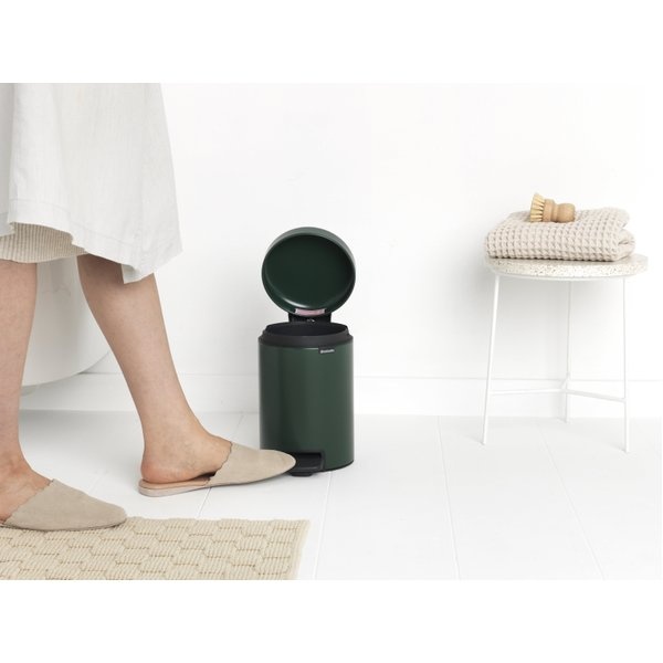 Trash Can / Pedal Bin, 3 L, BRABANTIA NEWICON, Ø 17 x H 26,4 cm, Pine Green