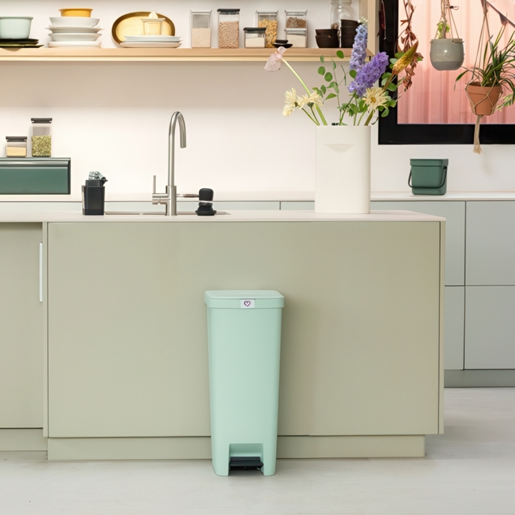 Pedal Bin, High and slim, 40 L, BRABANTIA SETUP, 35,2 x 28 x H 66,6 cm