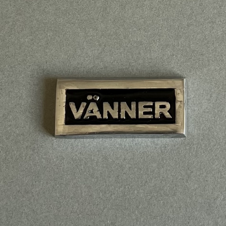 Sign with frame, VÄNNER, Exmez, 4 x H 1,7 cm, Black / Silver