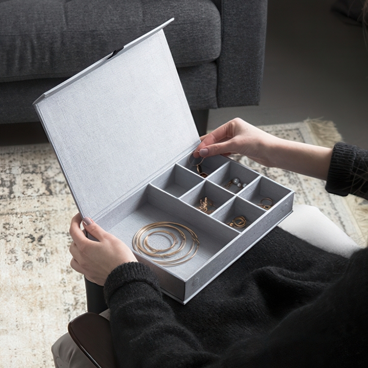 Jewlery box, Magnetic closure, BIGSO JOLIE, 26,5 x 19 x H 5 cm, White